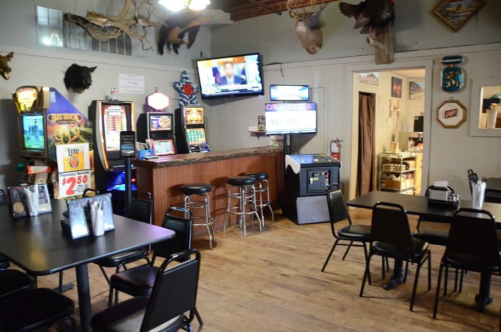 Jugs Main Street Tap | restaurant | 200 N Main St, Elizabeth, IL 61028, USA | 8158583333 OR +1 815-858-3333