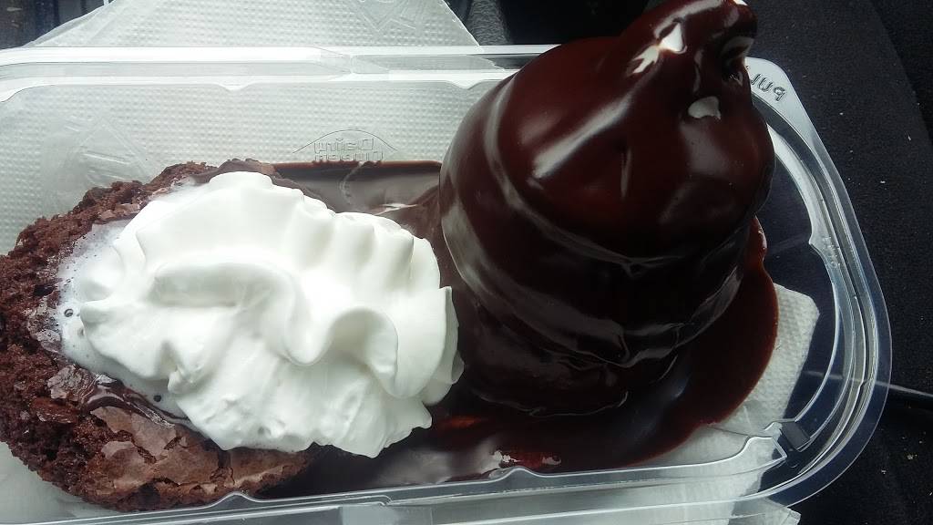 Dairy Queen | restaurant | 17207 E 9 Mile Rd, Eastpointe, MI 48021, USA | 5867738570 OR +1 586-773-8570