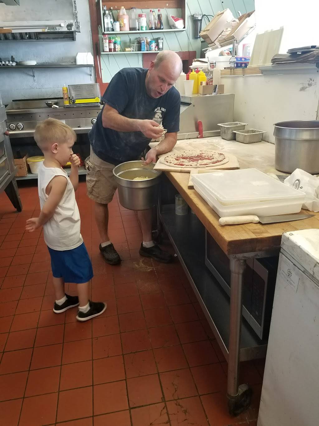 The Pizza Kitchen | restaurant | 76 Revere Beach Blvd, Revere, MA 02151, USA | 7812849710 OR +1 781-284-9710