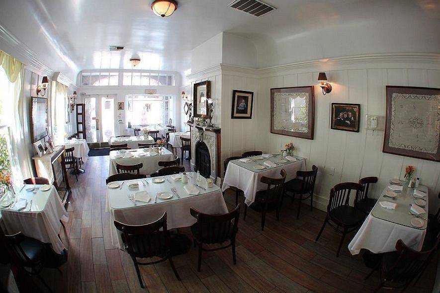 Della Santinas | restaurant | 133 E Napa St, Sonoma, CA 95476, USA | 7079350576 OR +1 707-935-0576