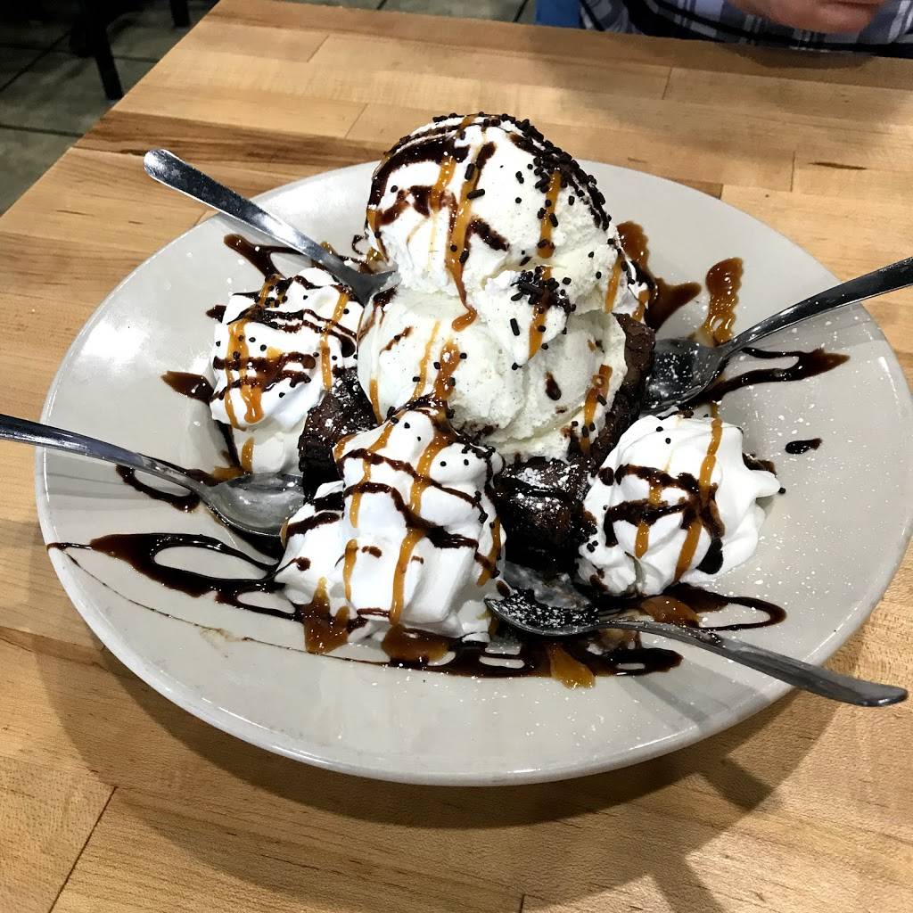 Brozinni Pizzeria | restaurant | 8810 S Emerson Ave # 240, Indianapolis, IN 46237, USA | 3178650911 OR +1 317-865-0911