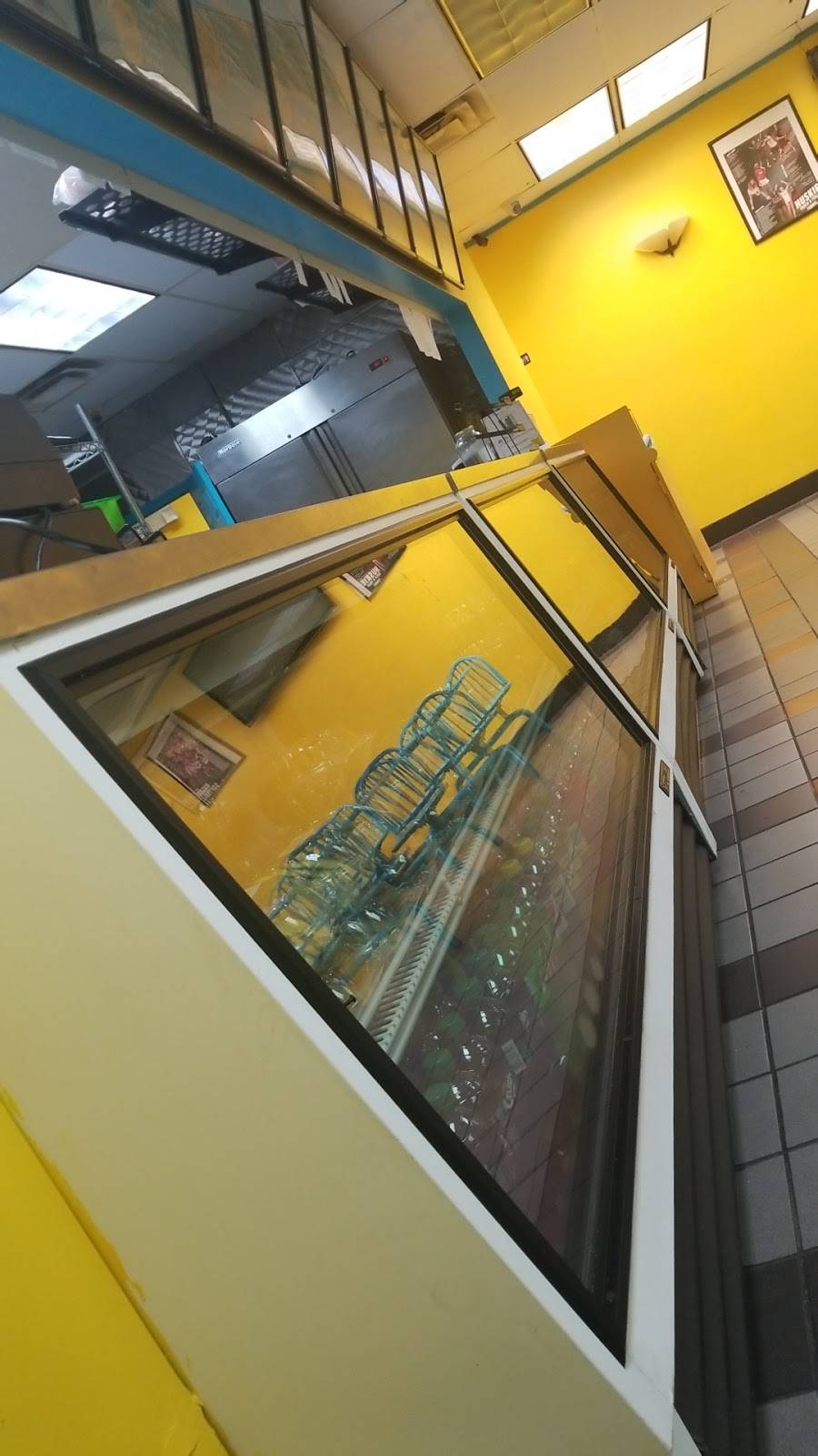 Sharks Fish & Chicken | restaurant | 901 Lucinda Ave, DeKalb, IL 60115, USA | 8157586600 OR +1 815-758-6600