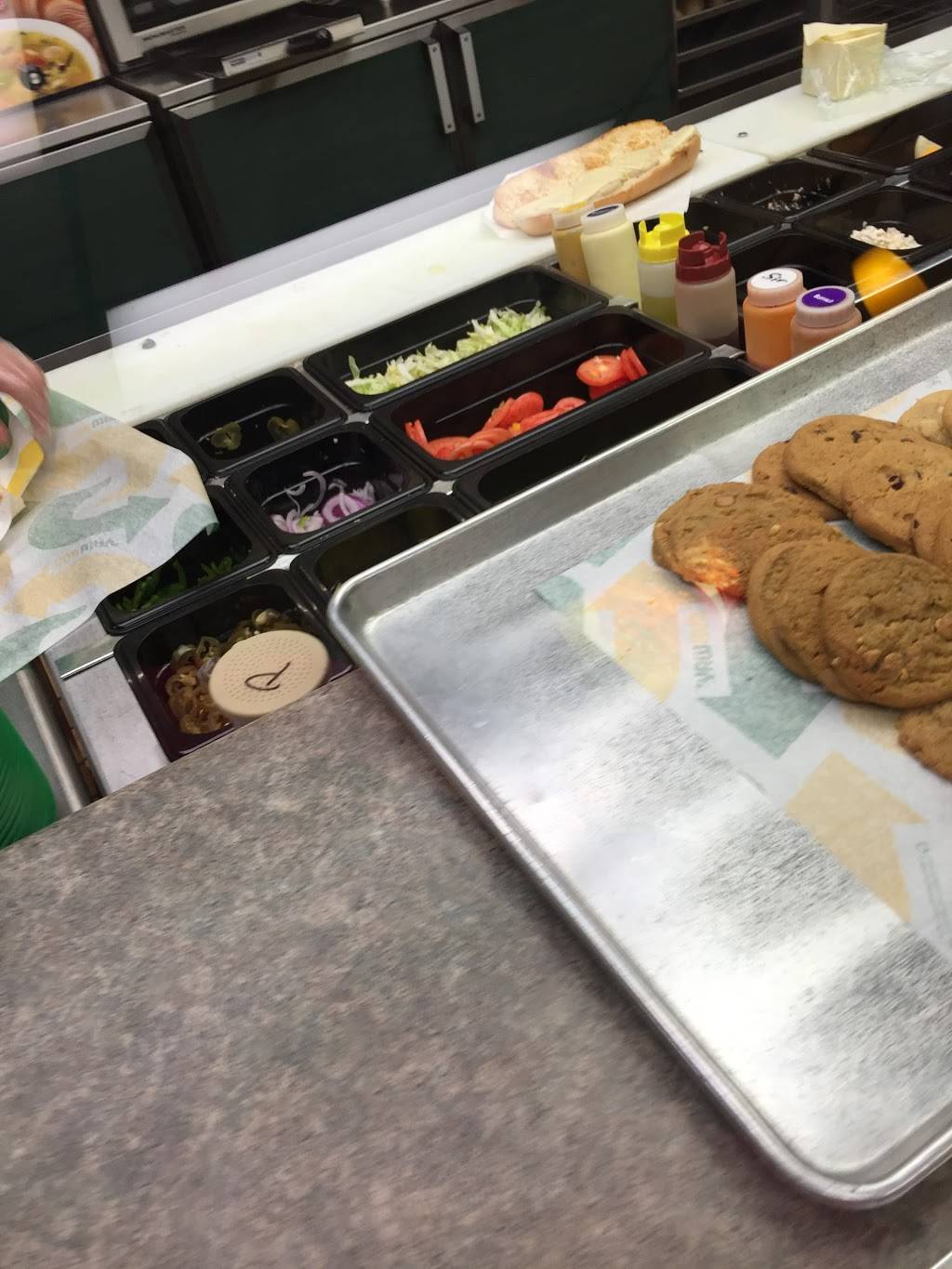 Subway | restaurant | 651 E Linton Ave, Springfield, IL 62703, USA | 2177897827 OR +1 217-789-7827