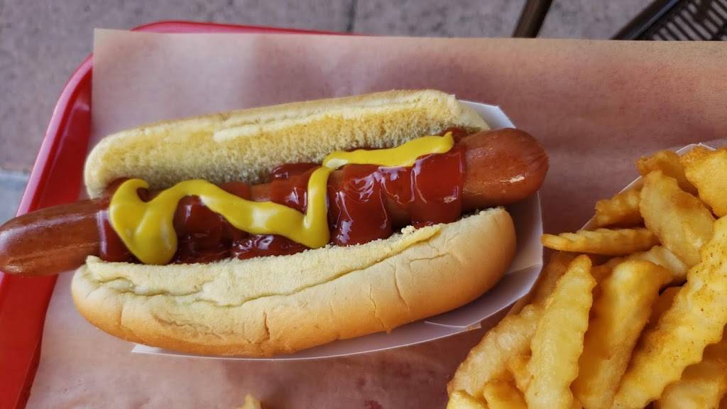 Luckys Dog House | meal takeaway | 215 N Moorpark Rd, Thousand Oaks, CA 91360, USA | 8054491745 OR +1 805-449-1745