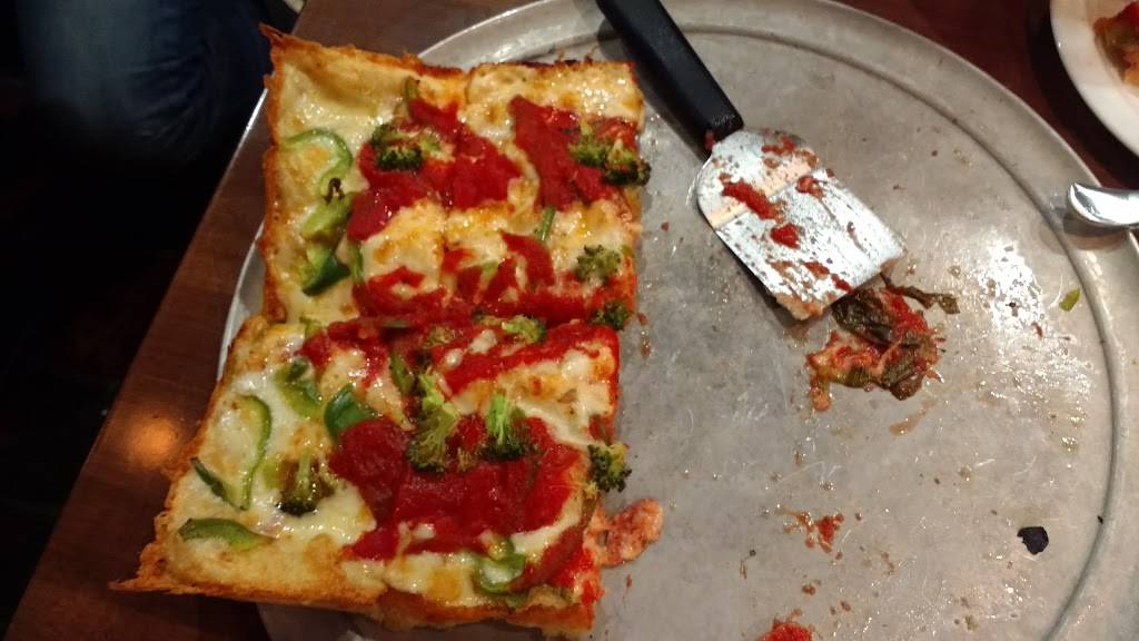 Buddys Pizza | restaurant | 31646 Northwestern Hwy, Farmington Hills, MI 48334, USA | 2488554600 OR +1 248-855-4600