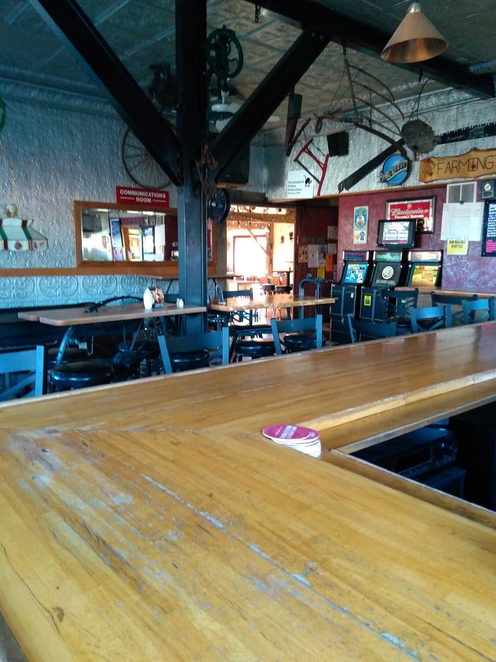 Farmington Inn | restaurant | N6443 S Farmington Rd, Helenville, WI 53137, USA | 9206993725 OR +1 920-699-3725