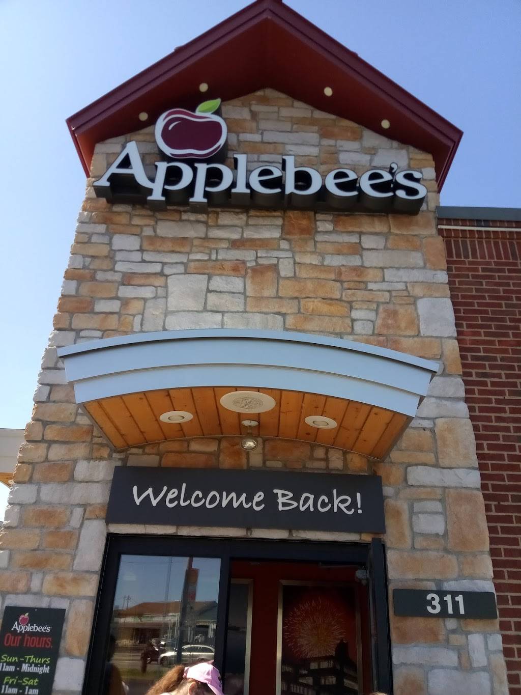 Applebees Grill + Bar | restaurant | 311 Plymouth Ave, Fall River, MA 02721, USA | 5086751110 OR +1 508-675-1110