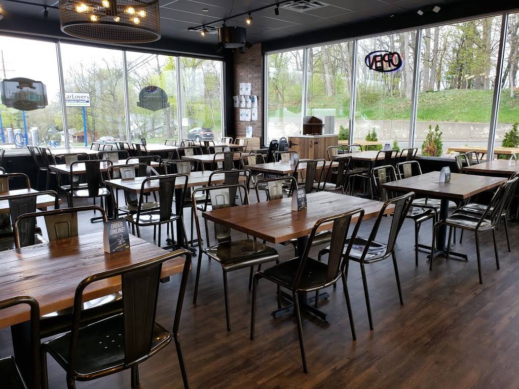 Dickeys Barbecue Pit | restaurant | 380 E Division St NE, Rockford, MI 49341, USA | 6169517111 OR +1 616-951-7111