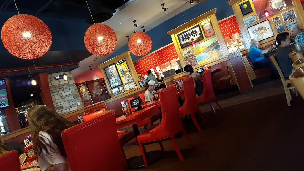 Red Robin Gourmet Burgers and Brews | restaurant | 2235 S Santan Village Pkwy, Gilbert, AZ 85295, USA | 4808994338 OR +1 480-899-4338