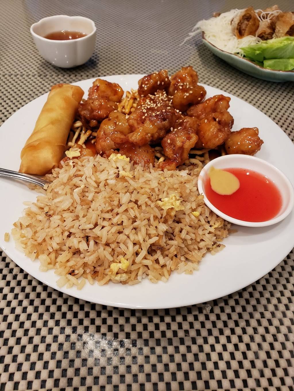 Luus Asian Cuisine | restaurant | 1104 Francis St, Longmont, CO 80501, USA | 7206000579 OR +1 720-600-0579