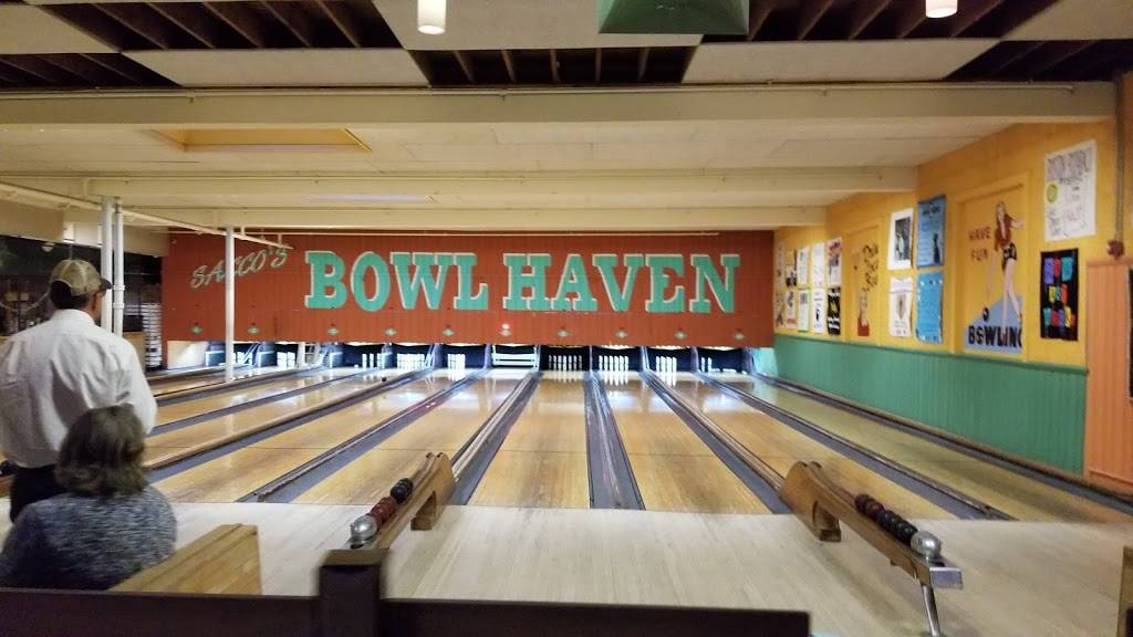 Saccos Bowl Haven | restaurant | 2823, 45 Day St, Somerville, MA 02144, USA | 6177760552 OR +1 617-776-0552