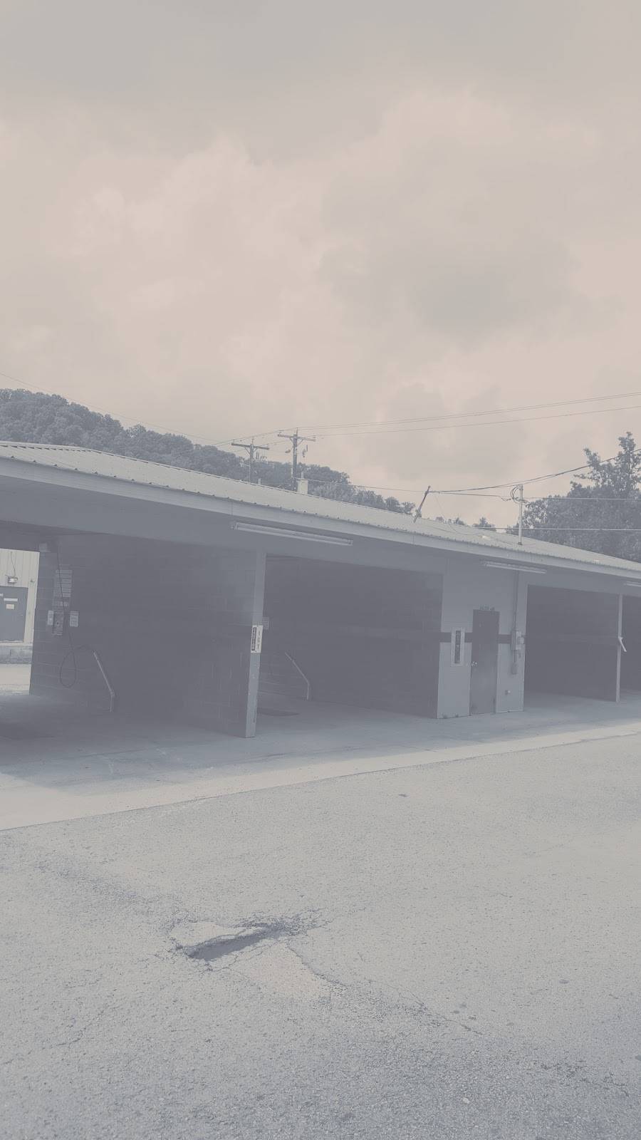 Warfield Dairy Bar | restaurant | 68 Riverfront Road, Warfield, KY 41267, USA | 6063956060 OR +1 606-395-6060