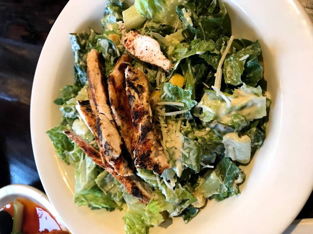 Willies Sports Cafe Hidden Valley | cafe | 19325 Schmarr Dr, Lawrenceburg, IN 47025, USA | 8125370512 OR +1 812-537-0512