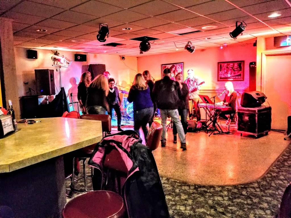 The Carlton Restaurant & Lounge | restaurant | 309 Superior Ave, Tomah, WI 54660, USA | 6083724136 OR +1 608-372-4136