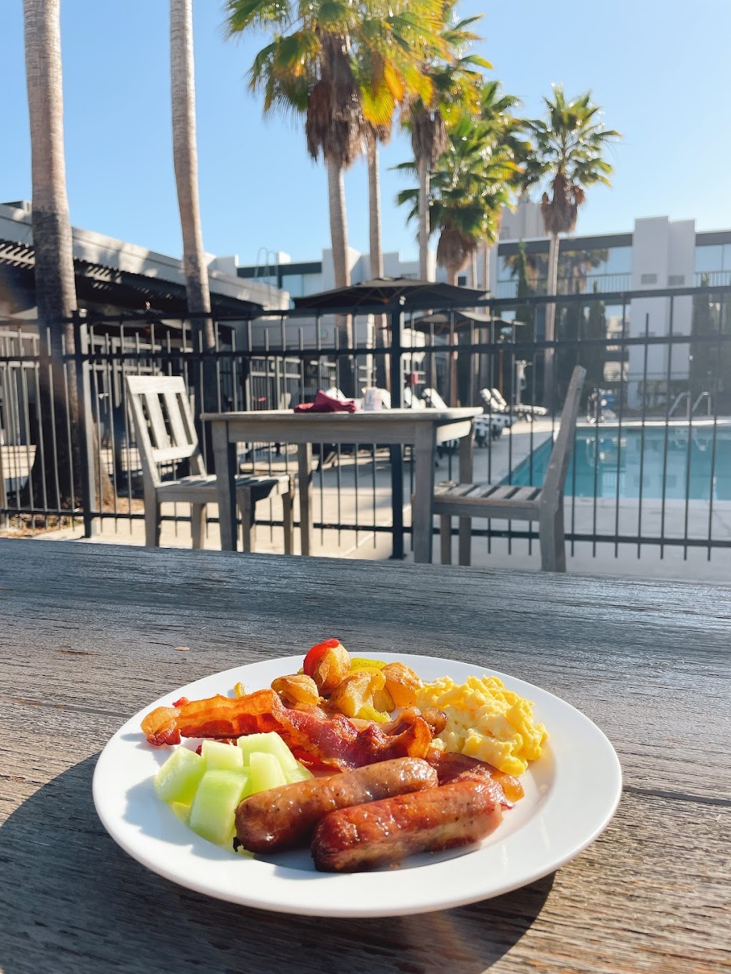 Hillside Tavern | restaurant | 1010 Northgate Dr, San Rafael, CA 94903, USA | 4154798800 OR +1 415-479-8800