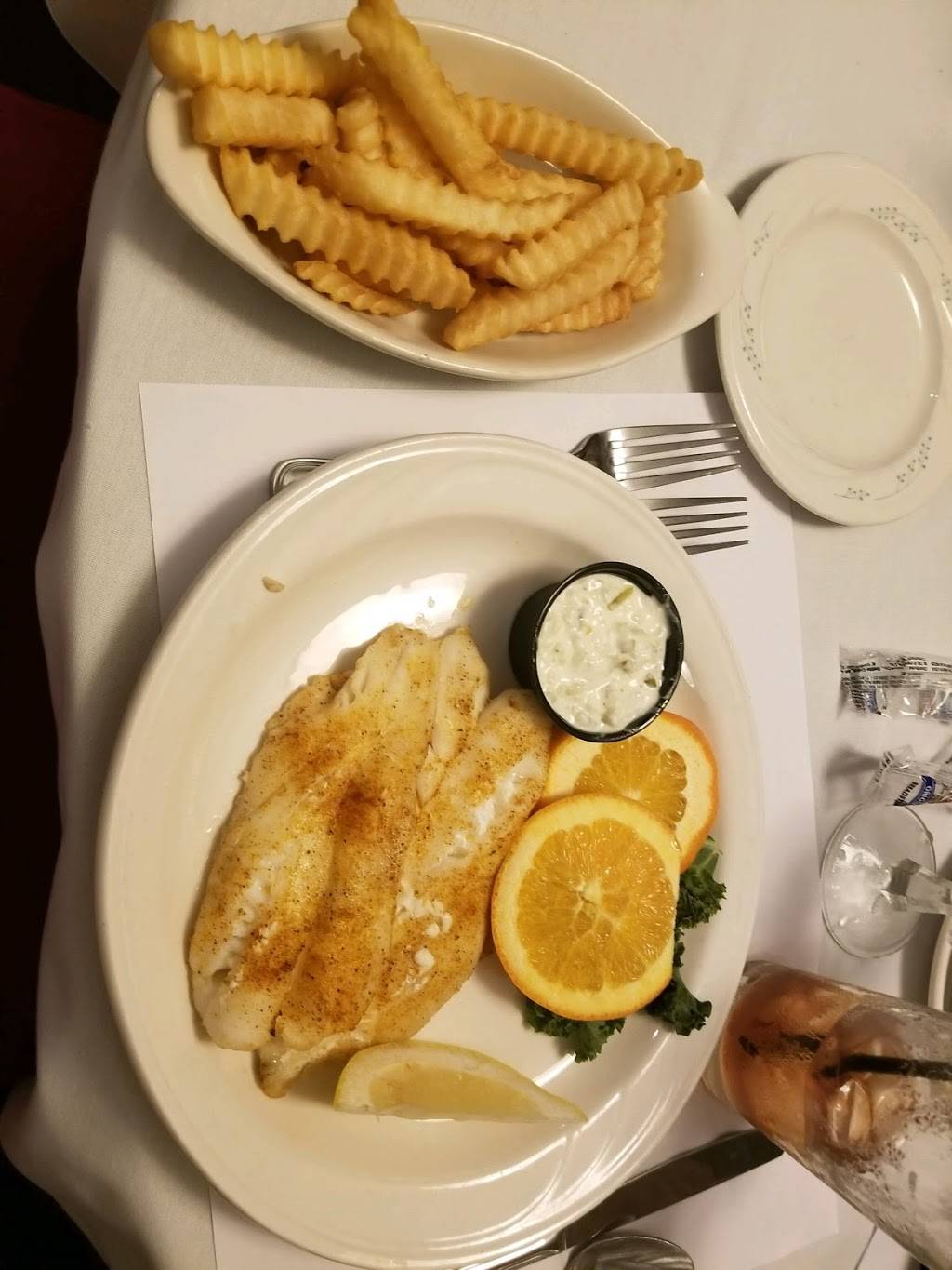 Aliotos | restaurant | 3041 N Mayfair Rd, Milwaukee, WI 53222, USA | 4144766900 OR +1 414-476-6900