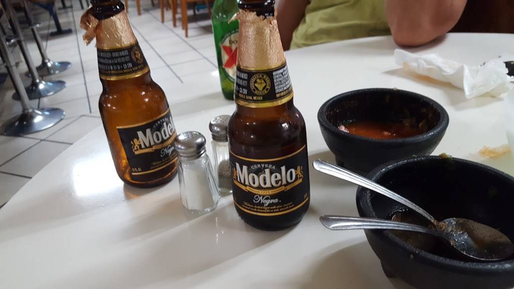 La Langosta Restaurant | restaurant | 119 N Uruapan Way, Dinuba, CA 93618, USA | 5595960762 OR +1 559-596-0762