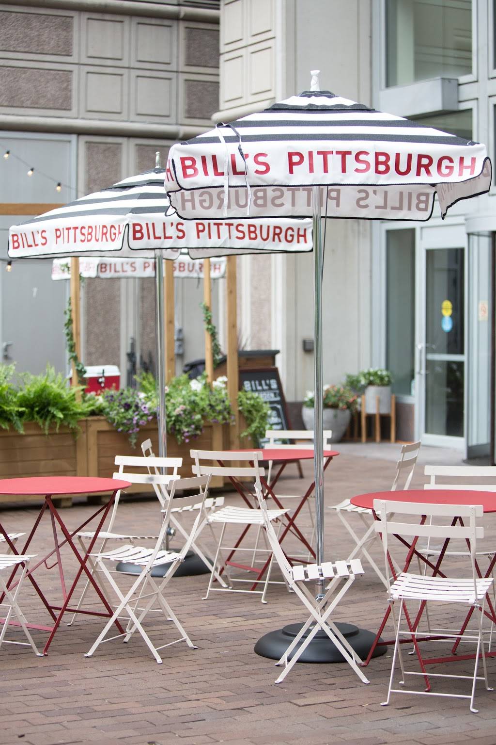 Bills Bar & Burger | restaurant | 1001 Liberty Ave, Pittsburgh, PA 15222, USA | 4125672300 OR +1 412-567-2300