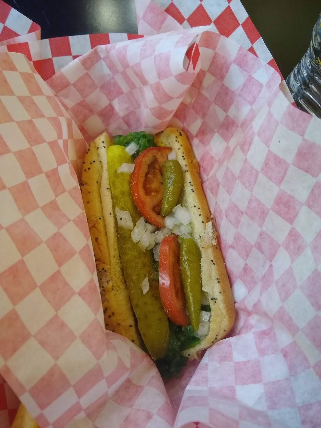 Larrys Chicago Dogs | restaurant | 2220 Academy Pl, Colorado Springs, CO 80909, USA | 7193549694 OR +1 719-354-9694
