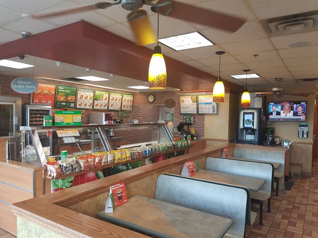 Subway | meal takeaway | 1767 St Laurent Blvd, Ottawa, ON K1G 3V4, Canada | 6132477770 OR +1 613-247-7770