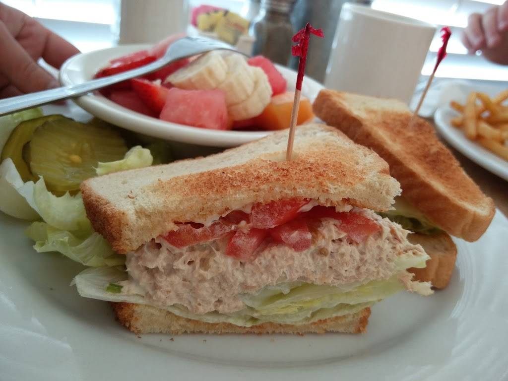 Molly Browns Country Cafe | restaurant | 24949 National Trails Hwy, Helendale, CA 92342, USA | 7609518282 OR +1 760-951-8282