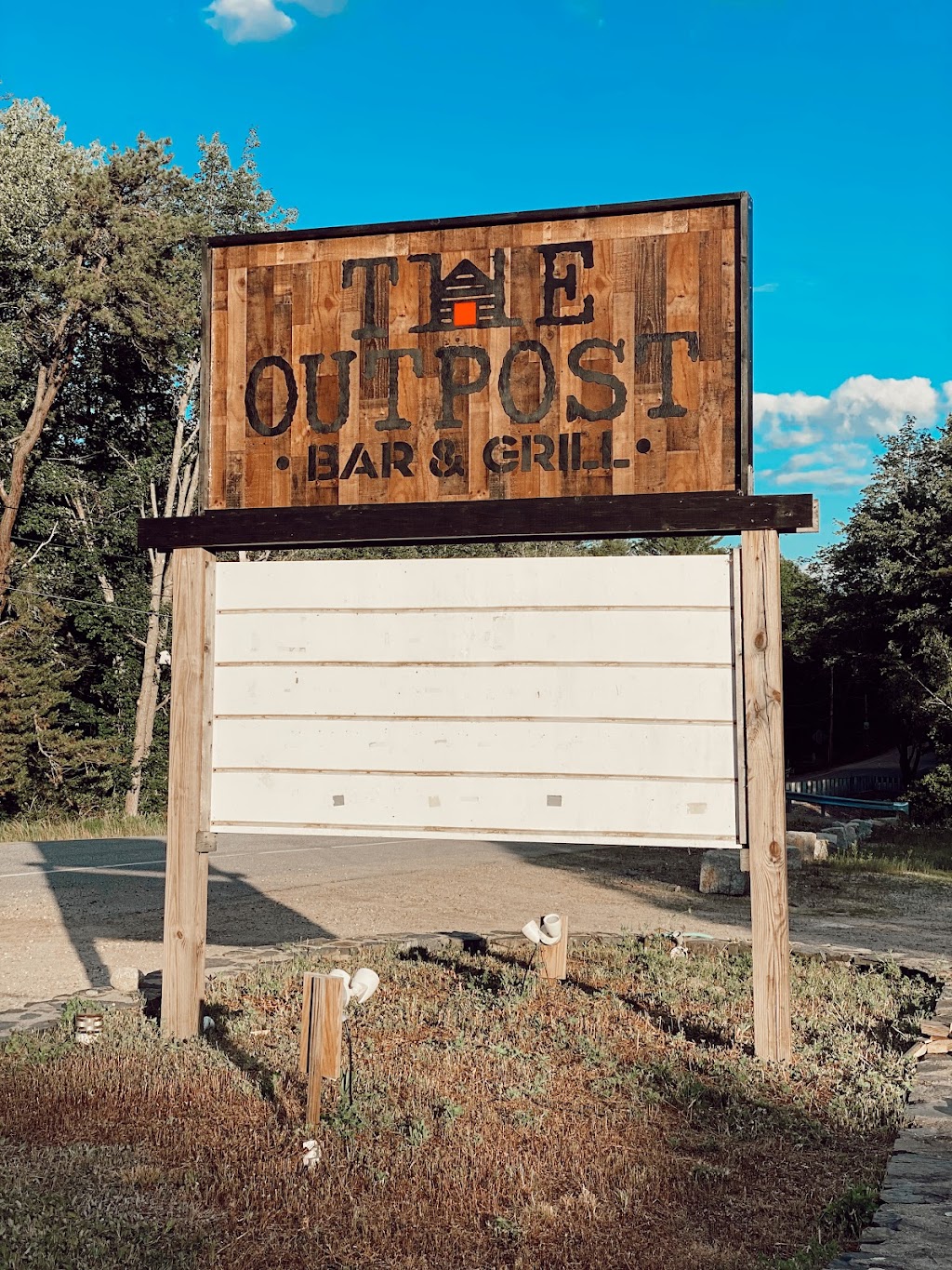 The Outpost Bar and Grill | restaurant | 380 Pequawket Trail, Standish, ME 04084, USA | 2076484168 OR +1 207-648-4168
