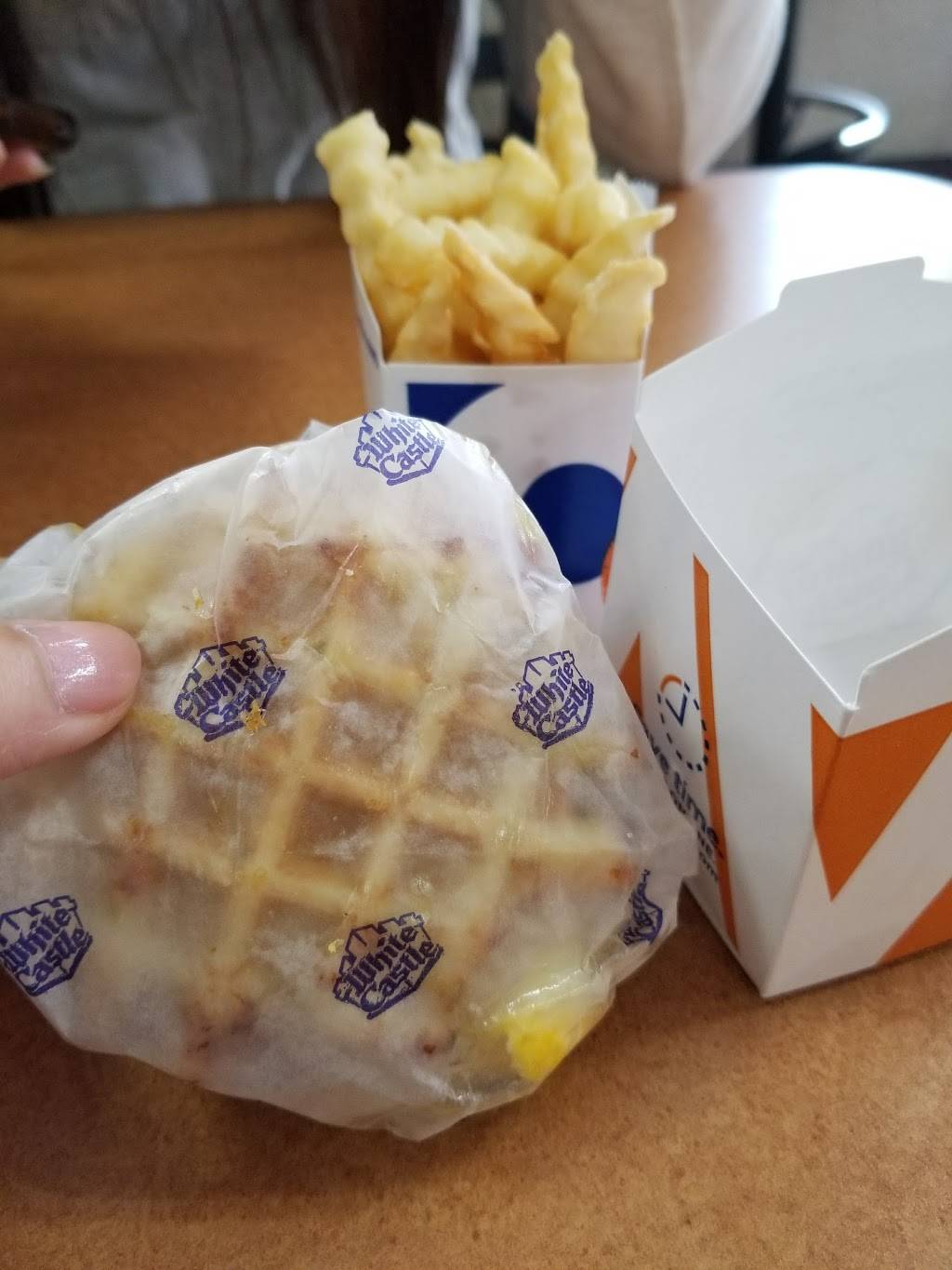 White Castle | restaurant | 550 E Fordham Rd, Bronx, NY 10458, USA | 7185845310 OR +1 718-584-5310