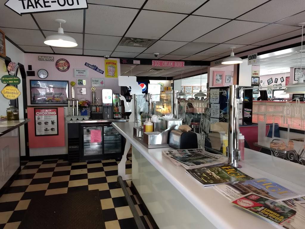 Bokies Drive In | restaurant | 3960 US-11, Malone, NY 12953, USA | 5184831800 OR +1 518-483-1800