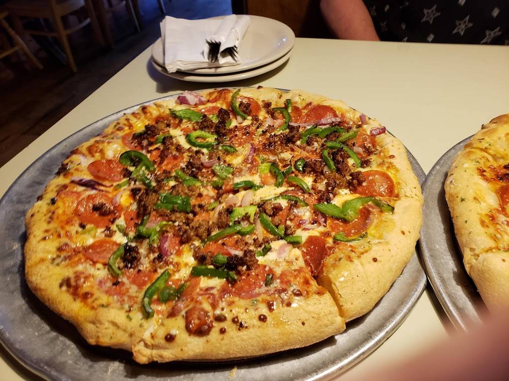 Hounddogs 3 Degree Pizza | restaurant | 2657 N High St, Columbus, OH 43202, USA | 6142614686 OR +1 614-261-4686