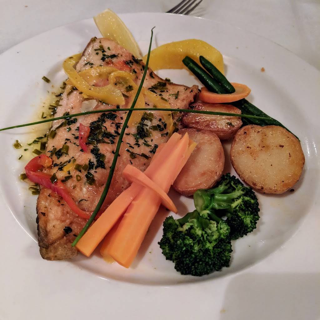 Le Montmartre | restaurant | 911 Sheppard Ave W, Toronto, ON M3H 2T7, Canada | 4166303804 OR +1 416-630-3804