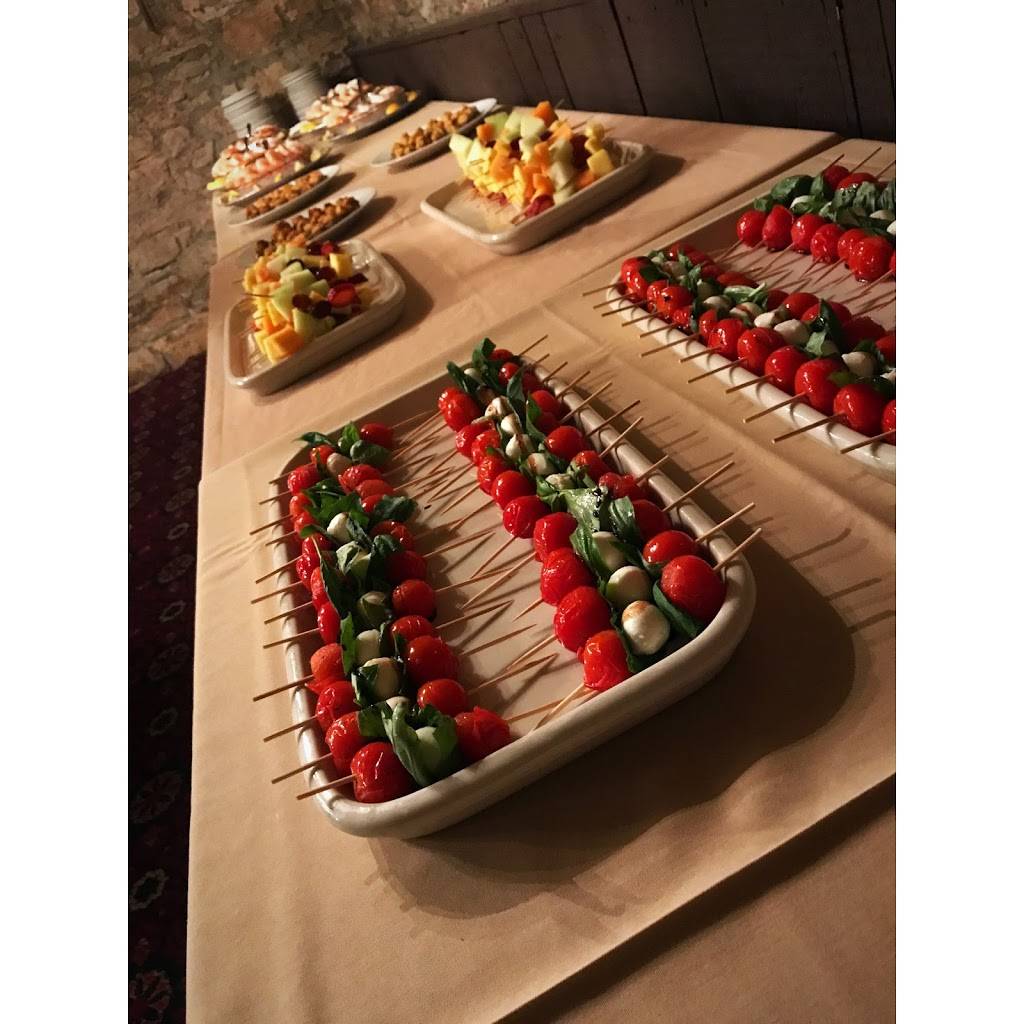 Old Market House Inn | restaurant | 424 Market St, Zanesville, OH 43701, USA | 7404542555 OR +1 740-454-2555