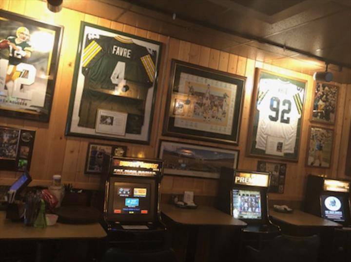 Village Inn Sports Bar, Grill & Pizzeria | restaurant | 723 6th St N, Hudson, WI 54016, USA | 7153862205 OR +1 715-386-2205