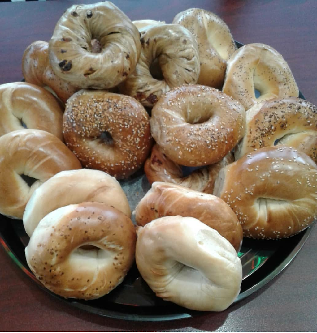 Bagels Plus & Deli | bakery | 700 Plaza Dr, Secaucus, NJ 07094, USA | 2013300744 OR +1 201-330-0744