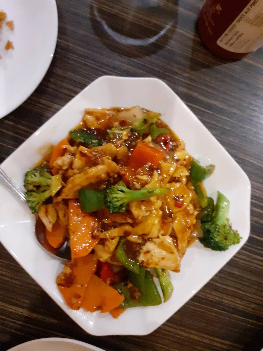 Amazing Thai | restaurant | 10255 Yonge St, Richmond Hill, ON L4C 3B2, Canada | 9057800300 OR +1 905-780-0300