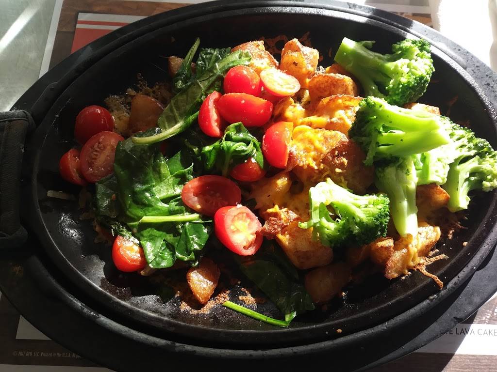 Dennys | restaurant | 110 McHenry Ave, Modesto, CA 95354, USA | 2095295594 OR +1 209-529-5594