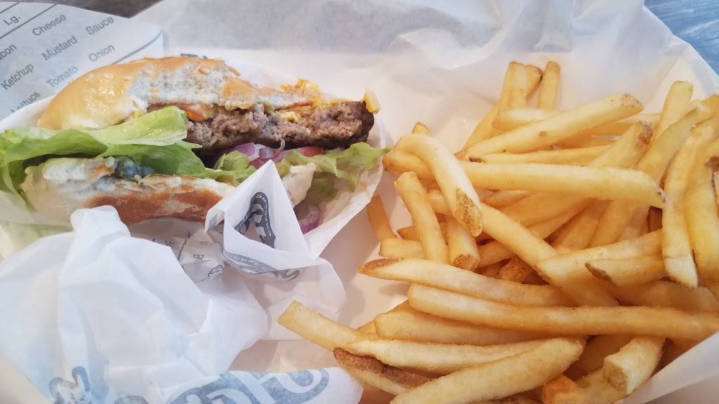 Hardees | restaurant | 3444 S High St, Columbus, OH 43207, USA | 6142954566 OR +1 614-295-4566