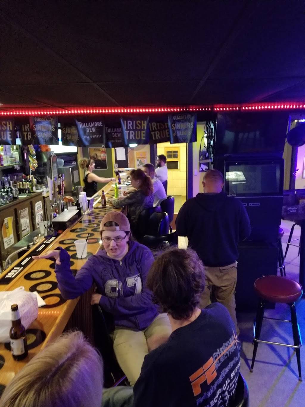 Flynns Roadhouse Cafe | restaurant | 1928 E Shore Dr, Lansing, NY 14882, USA | 6073194709 OR +1 607-319-4709