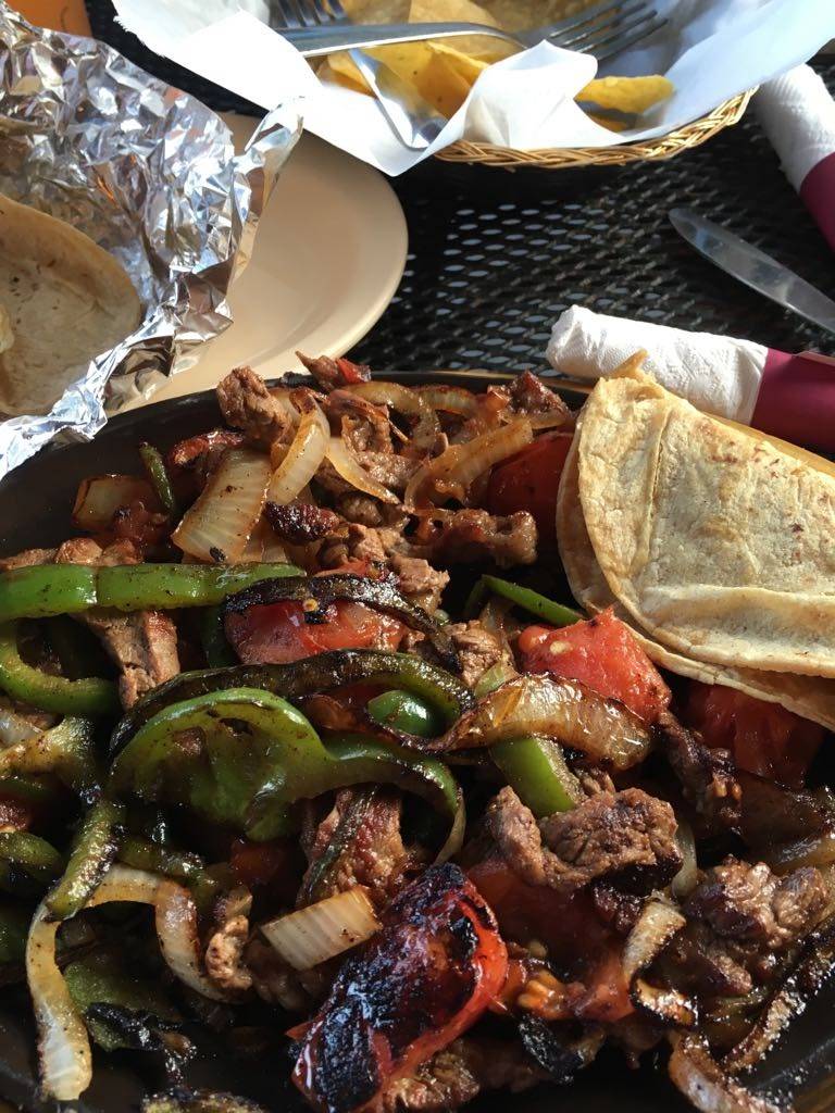 El Azteca | restaurant | 121 Main St, Portland, TN 37148, USA | 6153250095 OR +1 615-325-0095