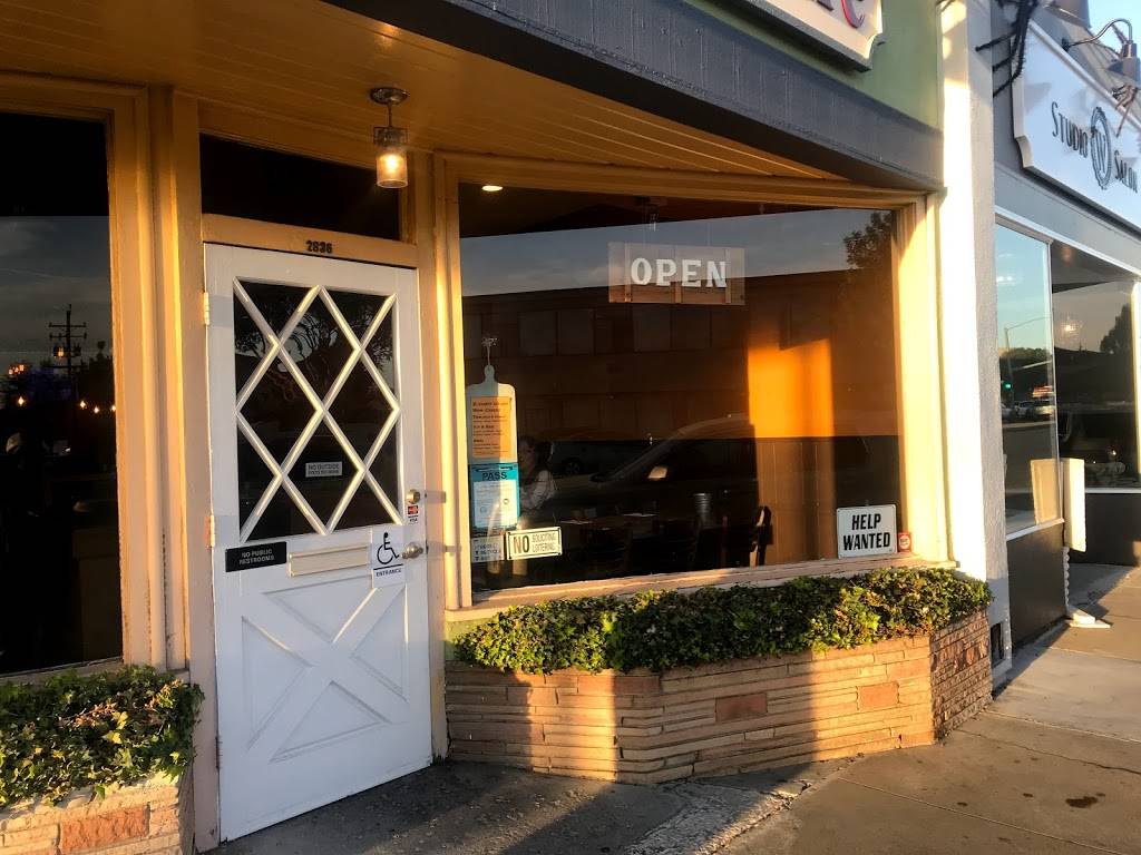 The chicken on fire | restaurant | 2836 Castro Valley Blvd, Castro Valley, CA 94546, USA | 5108765846 OR +1 510-876-5846