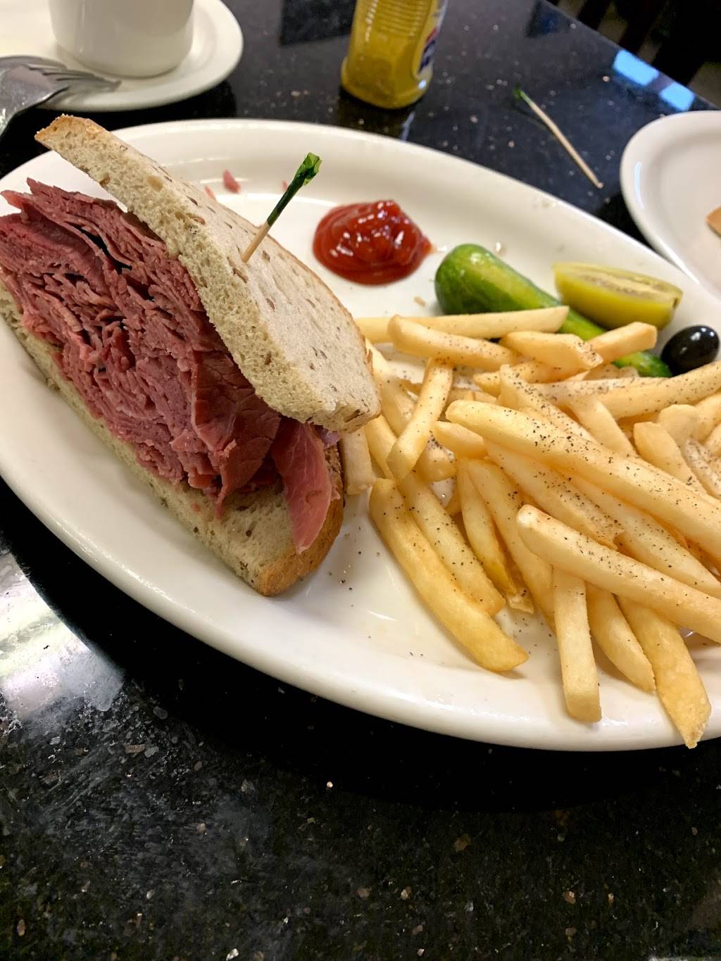 Weiss Deli | restaurant | 2744 N Green Valley Pkwy, Henderson, NV 89014, USA | 7024540565 OR +1 702-454-0565