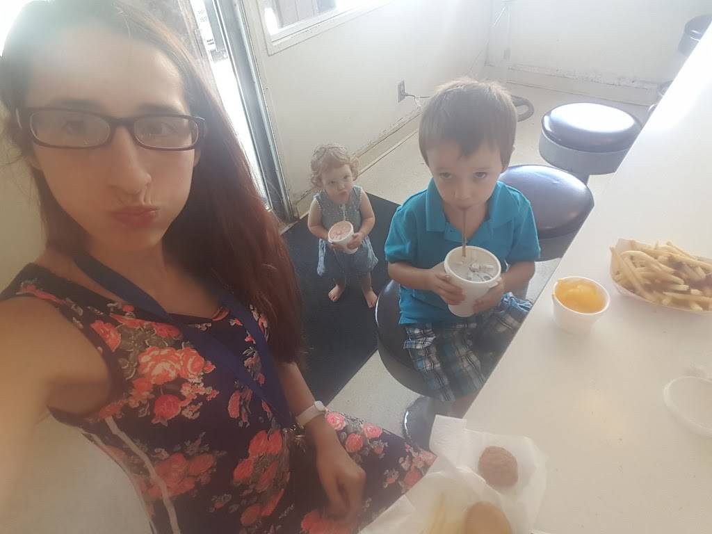 Park-N-Eat | restaurant | 201 Dearborn St, Hillsboro, IL 62049, USA | 2175325321 OR +1 217-532-5321