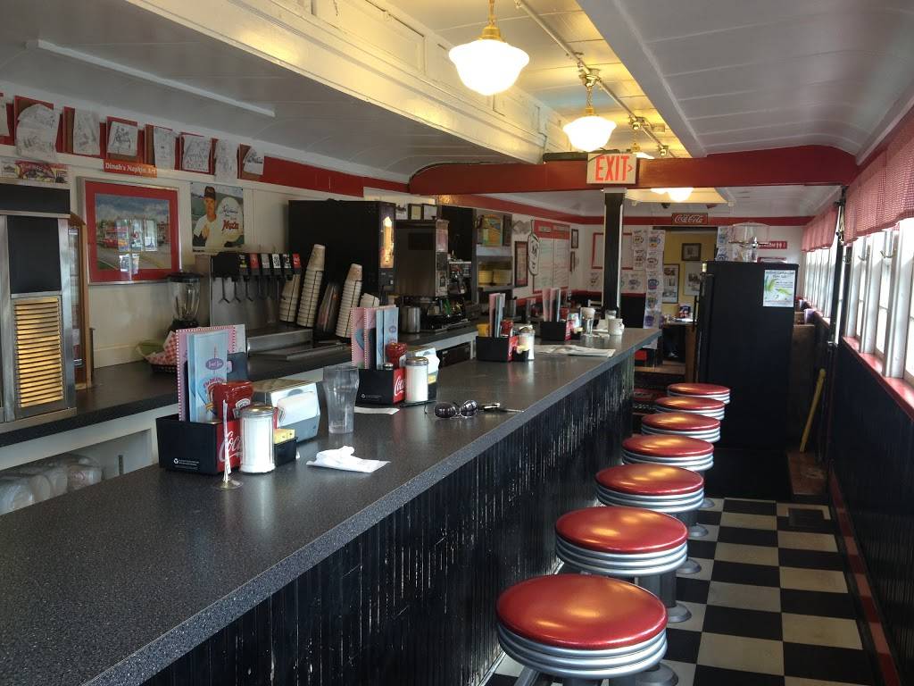 Red Arrow Diner | bakery | 63 Union Square, Milford, NH 03055, USA | 6032499222 OR +1 603-249-9222
