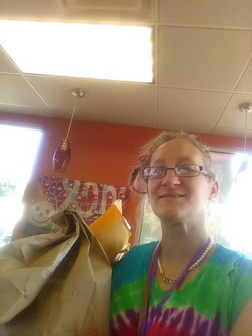 Jack in the Box | restaurant | 1649 Washington Ave, Alton, IL 62002, USA | 6184650093 OR +1 618-465-0093