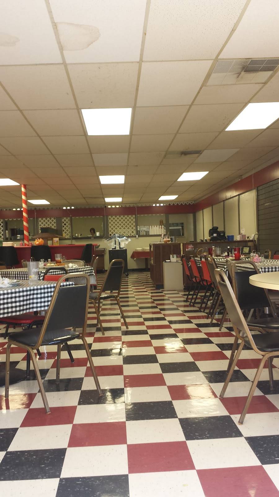 Pats Kountry Diner | restaurant | 1764 Main St, Lebanon, VA 24266, USA | 2768893232 OR +1 276-889-3232