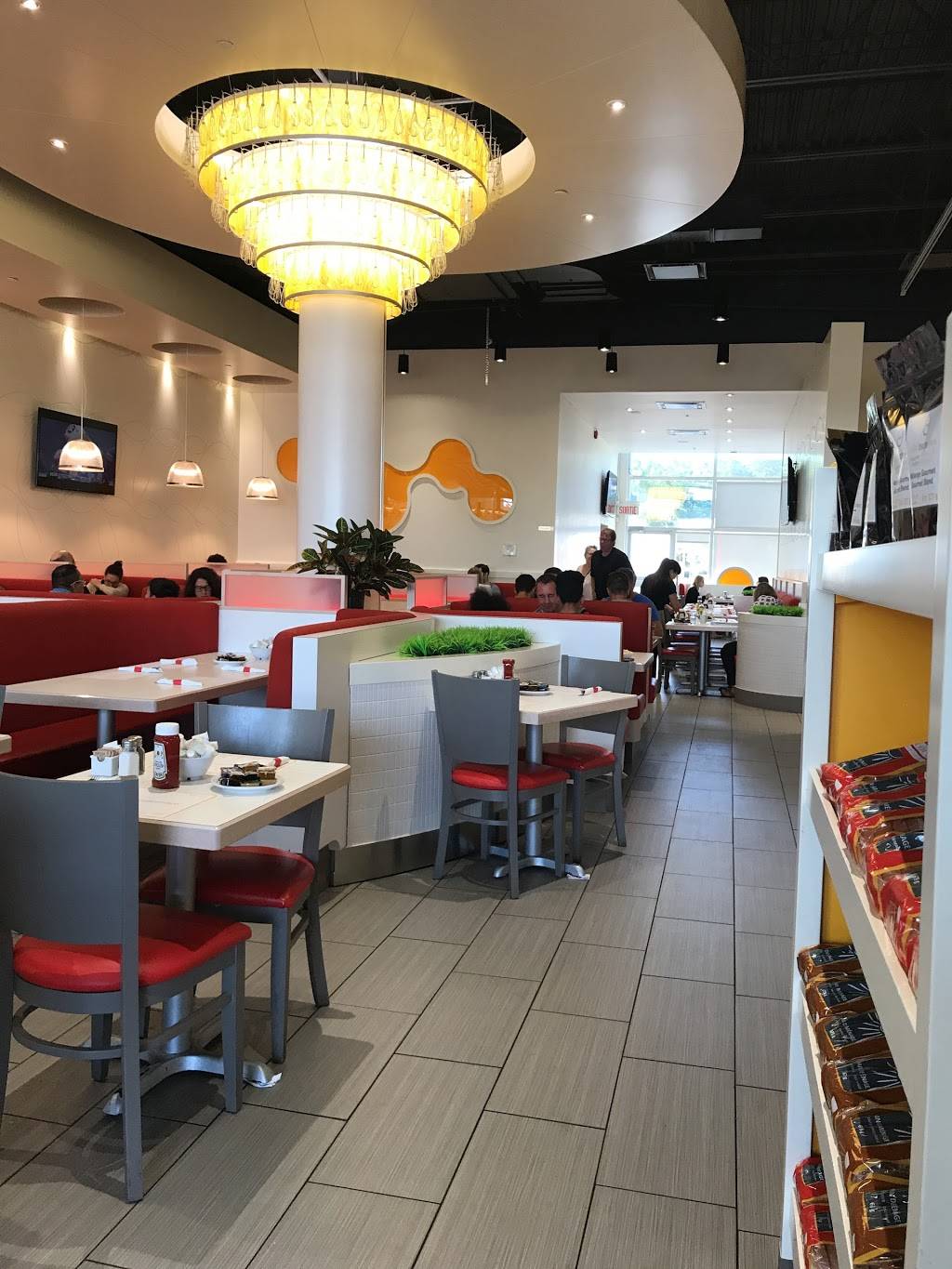 Allô Mon Coco | restaurant | 9197 Boulevard de lAcadie, Montréal, QC H4N 3K1, Canada | 5143816425 OR +1 514-381-6425