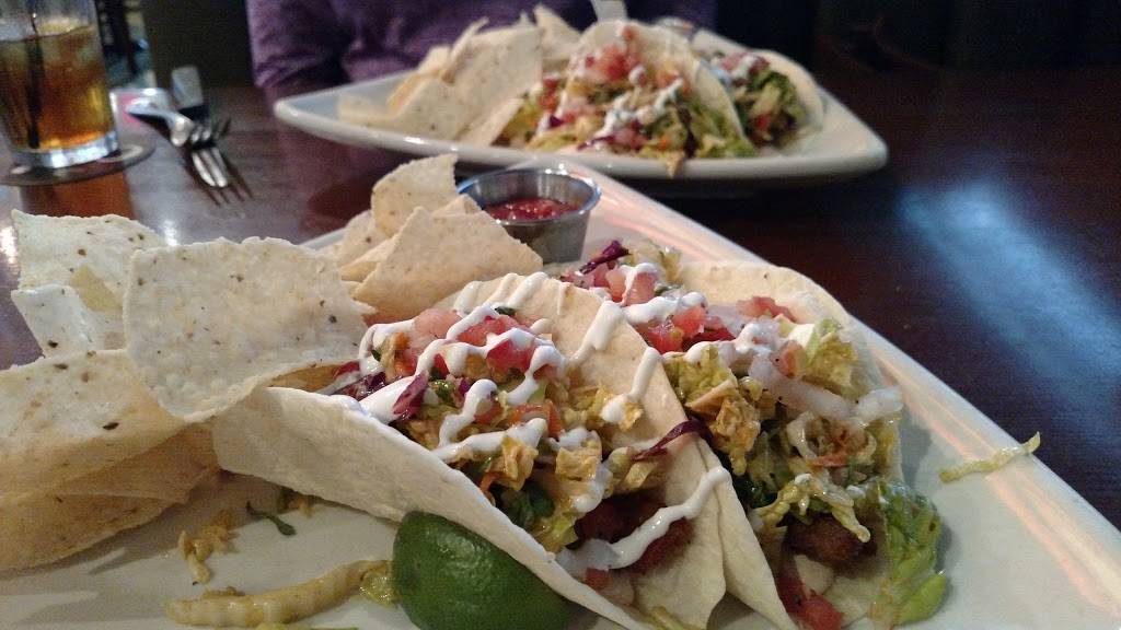 Houlihans | restaurant | 1900 S 1st St, Champaign, IL 61820, USA | 2178195005 OR +1 217-819-5005