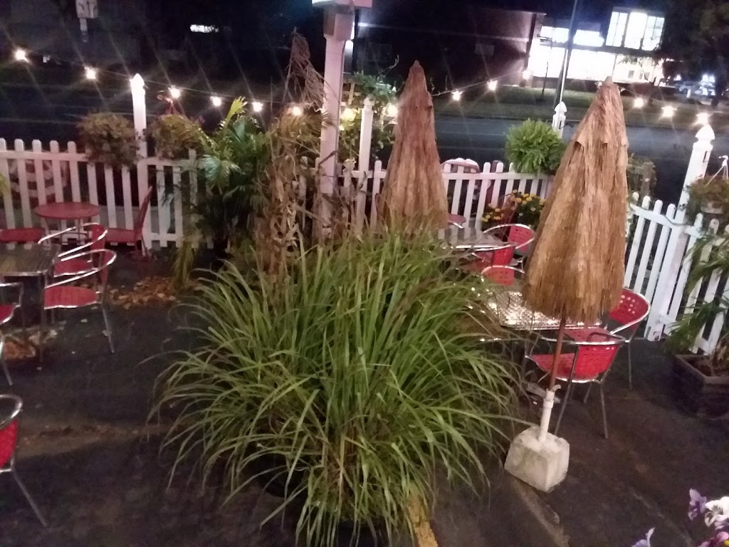 East West Grille | restaurant | 526 New Park Ave, West Hartford, CT 06110, USA | 8602363287 OR +1 860-236-3287