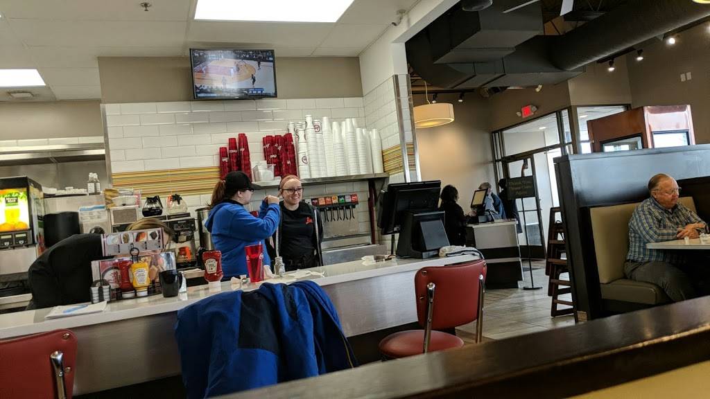 Leos Coney Island | restaurant | 6080 28th St SE, Grand Rapids, MI 49546, USA | 6162853300 OR +1 616-285-3300