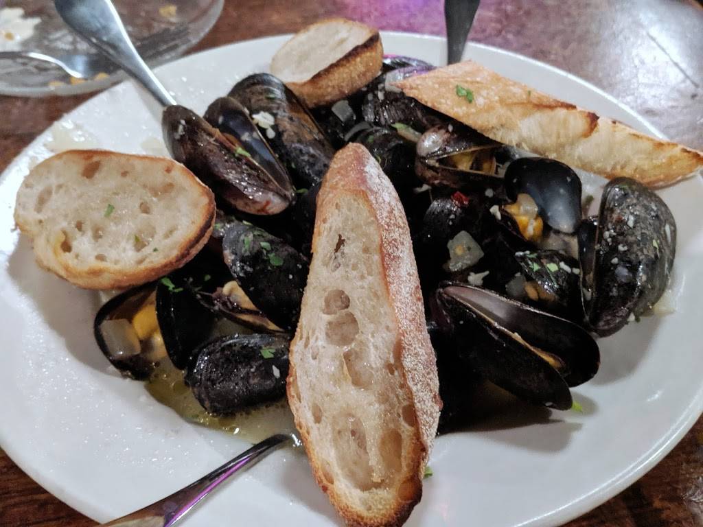 Fellinis | restaurant | 3910 Colley Ave, Norfolk, VA 23508, USA | 7576253000 OR +1 757-625-3000