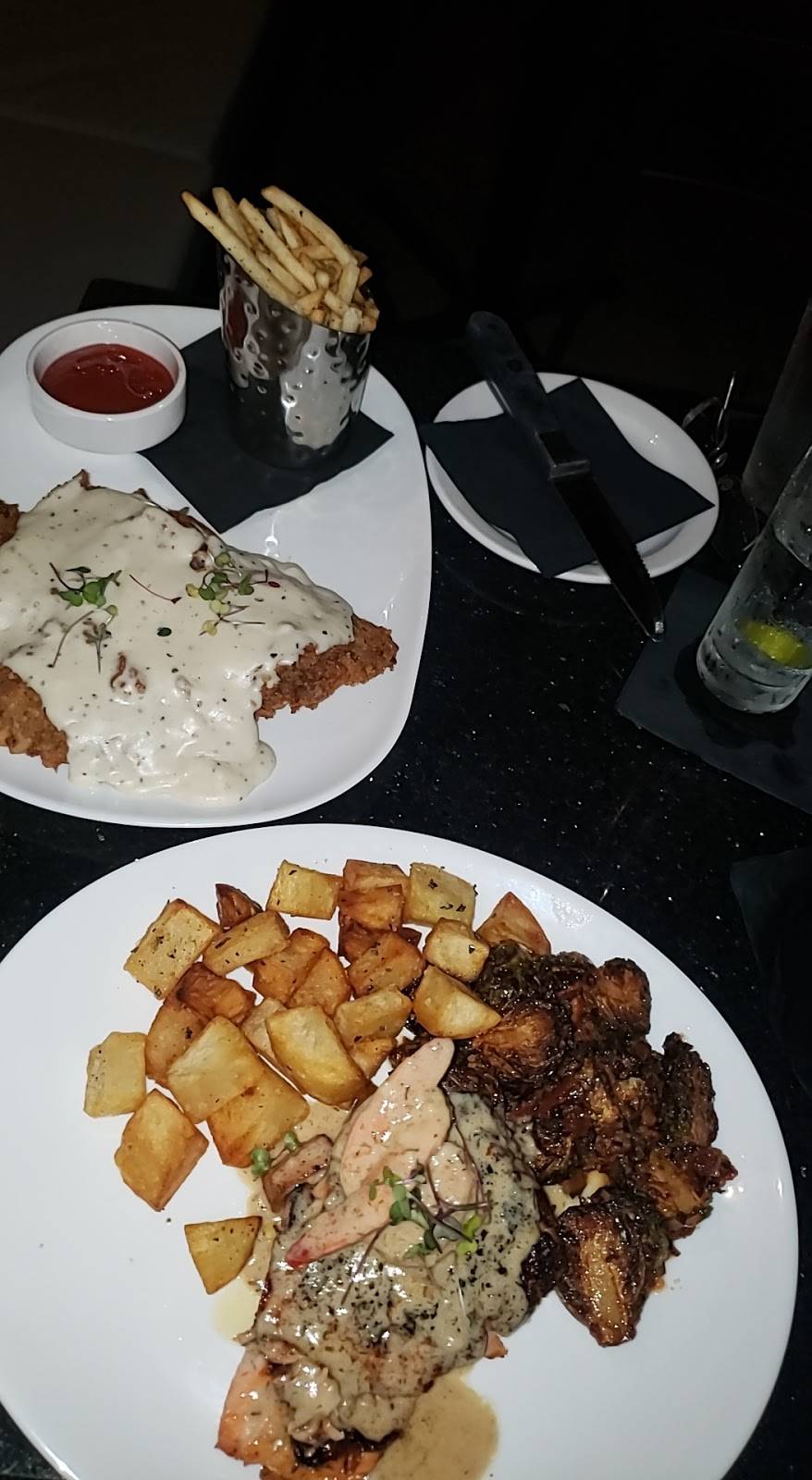 Hearsay on the Waterway | restaurant | 20 Waterway Ave Suite 105, The Woodlands, TX 77380, USA | 8325851723 OR +1 832-585-1723